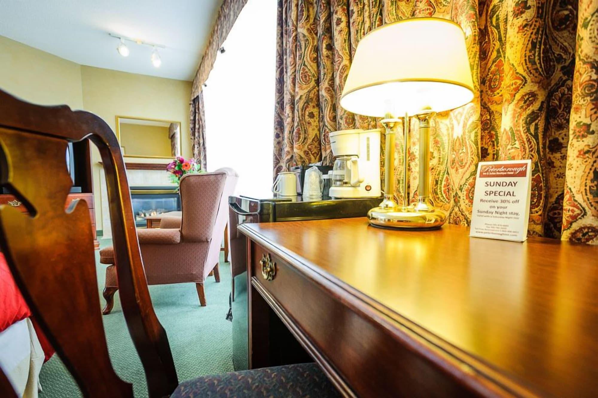 Peterborough Inn & Suites Hotel المظهر الخارجي الصورة