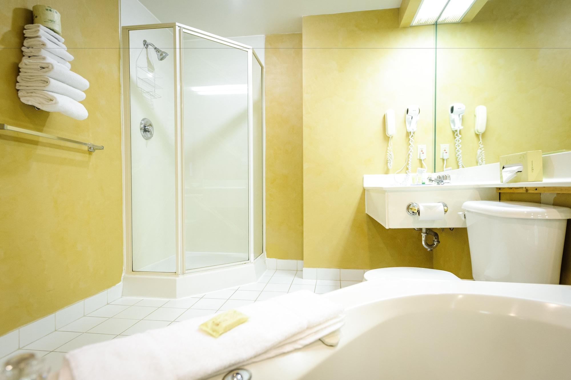 Peterborough Inn & Suites Hotel المظهر الخارجي الصورة