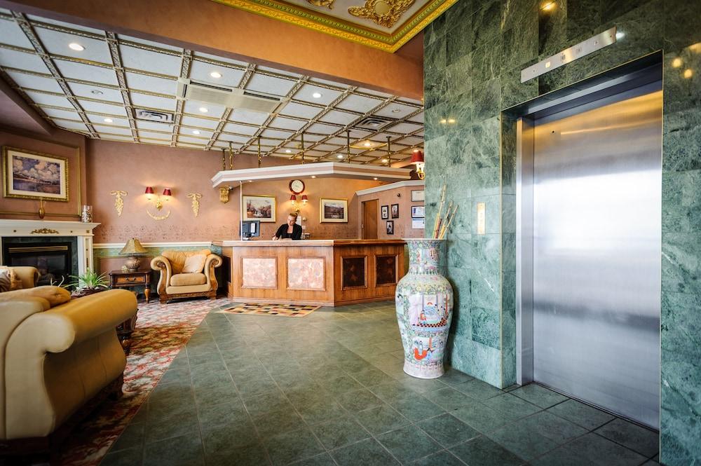 Peterborough Inn & Suites Hotel المظهر الخارجي الصورة