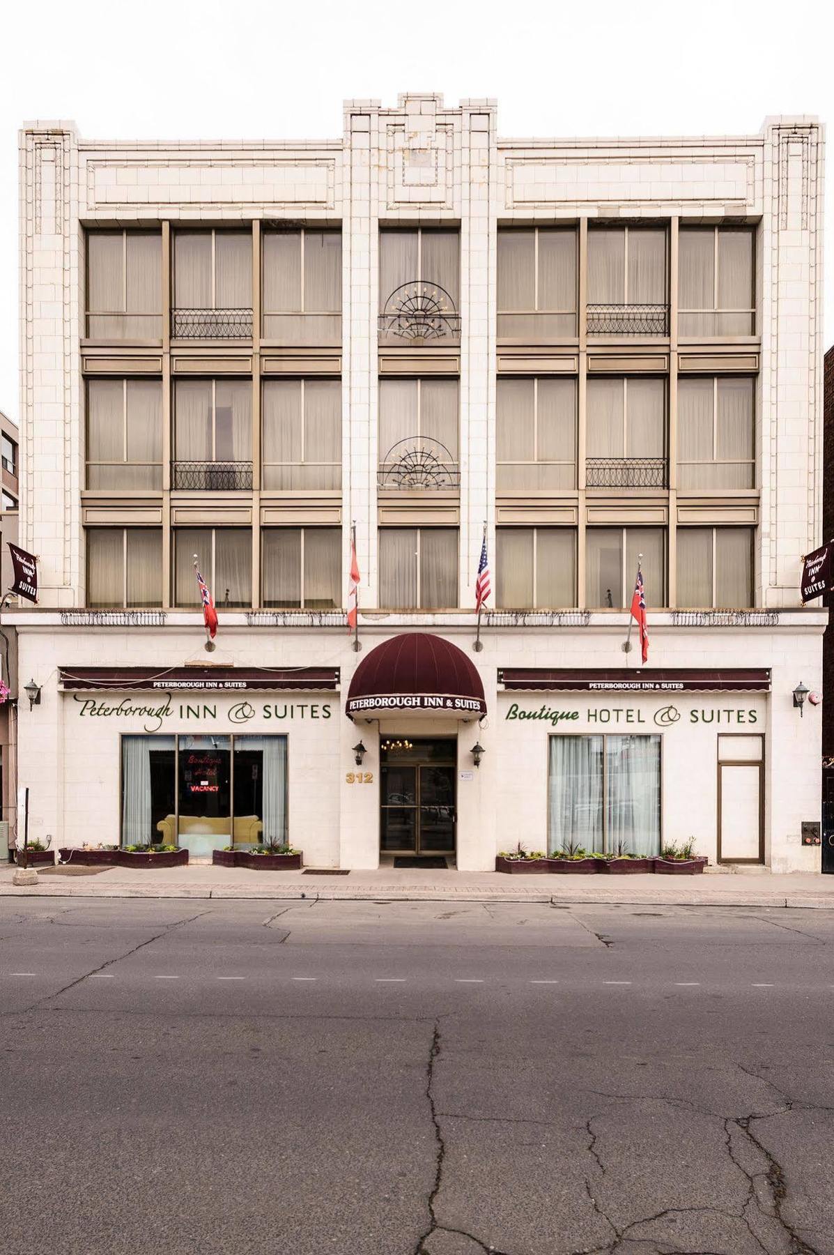Peterborough Inn & Suites Hotel المظهر الخارجي الصورة