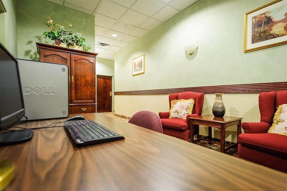 Peterborough Inn & Suites Hotel المظهر الخارجي الصورة