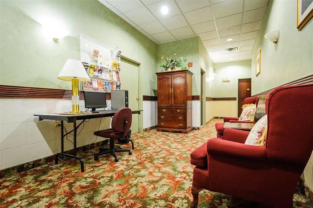 Peterborough Inn & Suites Hotel المظهر الخارجي الصورة