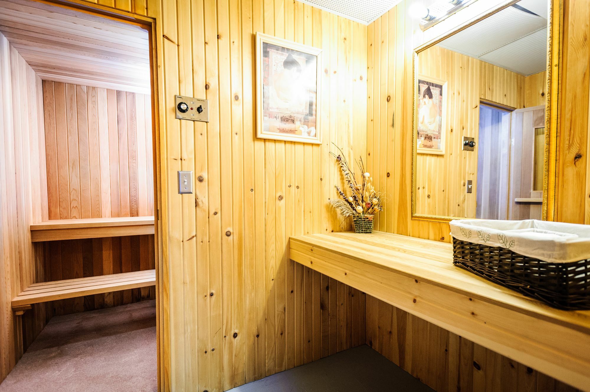 Peterborough Inn & Suites Hotel المظهر الخارجي الصورة